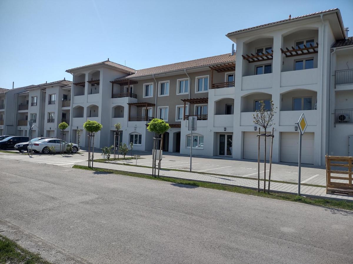 Karina Apartman Apartment Дунавска Стреда Екстериор снимка